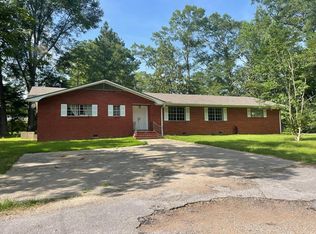900 E Ivy St, Ellisville, MS 39437
