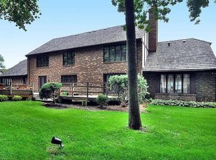 220 W Ravine Baye Rd, Bayside, WI 53217