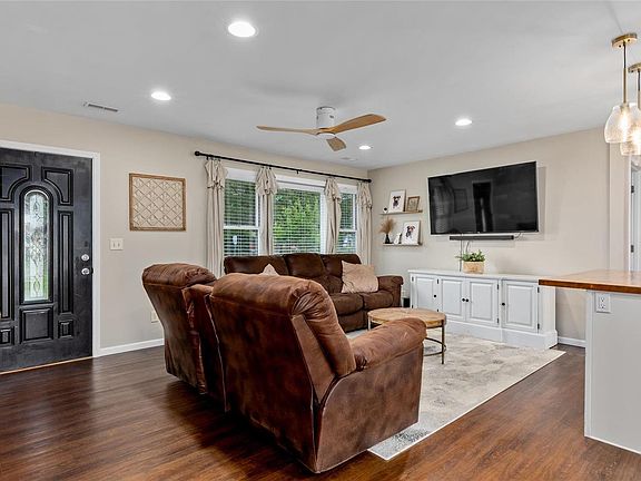 5th image of 820 Williamson Ave