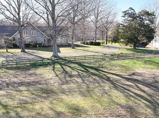 900 Crazy Doe Rd, Lexington, TN 38351