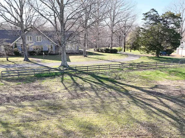 900 Crazy Doe Rd, Lexington, TN 38351