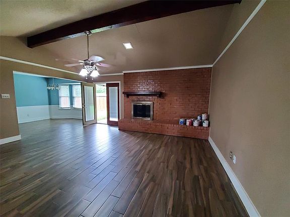 5th image of 529 Willow Cir W