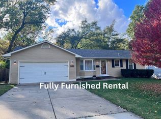 8024 Outlook Ln, Prairie Village, KS 66208