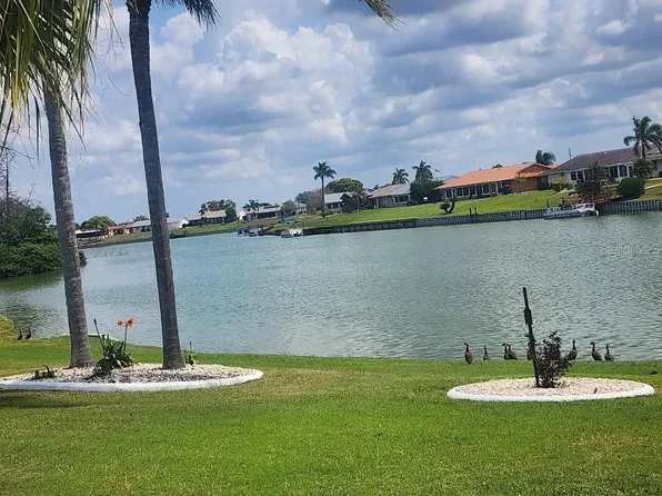 1405 Jacobson Cir, Sun City Center, FL 33573