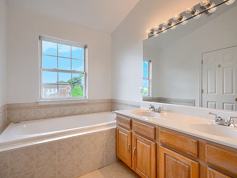 5048 Kemsley Ct — Photo 25