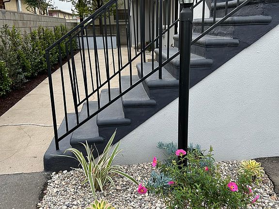 4th image of 9460 Woodruff Ave APT 5