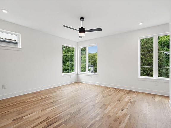 4th image of 1237 Memorial Dr SE #201