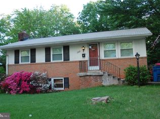 1045 S Ironwood Rd, Sterling, VA 20164