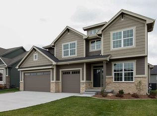 4028 140th St, Urbandale, IA 50323