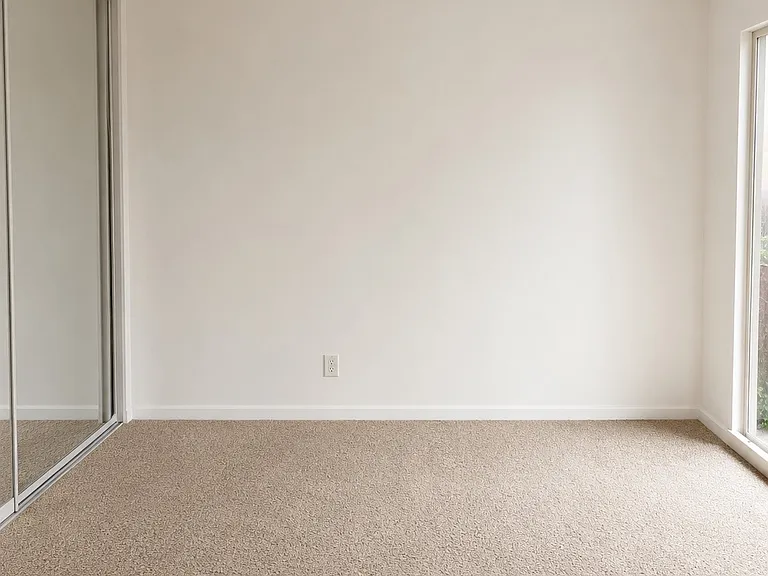 Solano Apartments — Photo 33