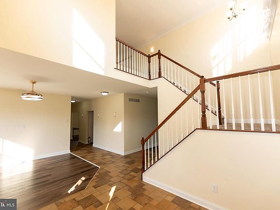 5th image of 100 Summerbrooke Ct