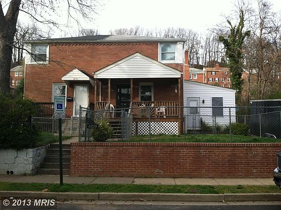 2nd image of 3709 S Four Mile Run Dr
