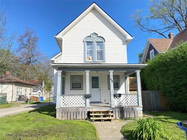 45 Gray St, Chatham Kent, ON N7M 1S7