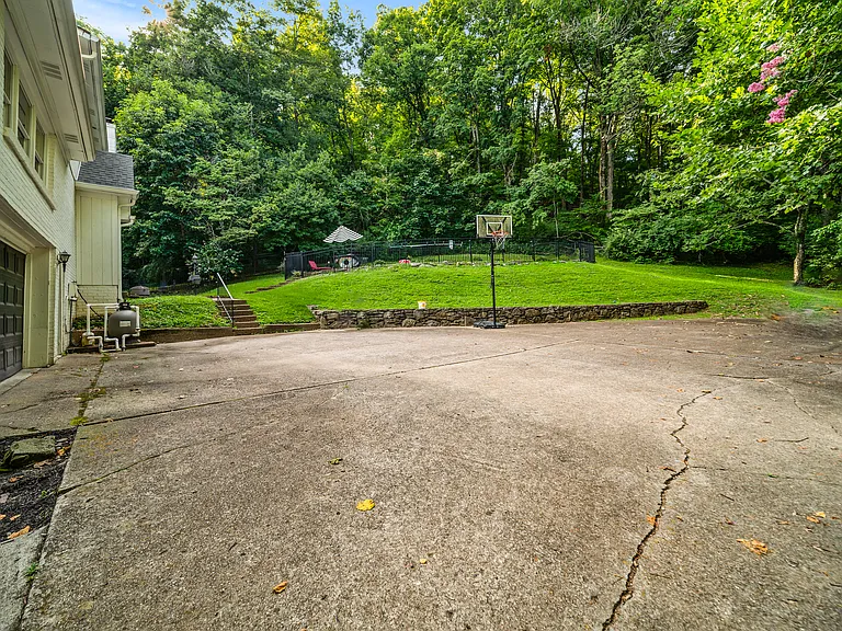 6616 Valley Dr — Photo 42