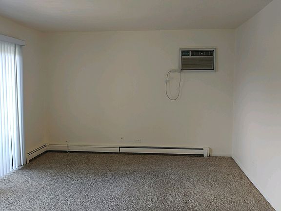 3rd image of 1130 Chalet Dr APT 3S