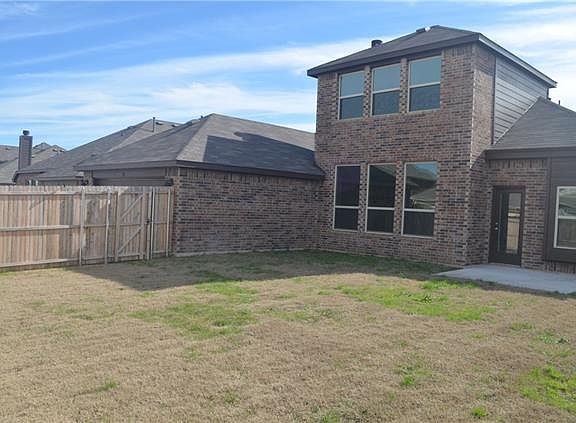 4th image of 208 Welch Dr