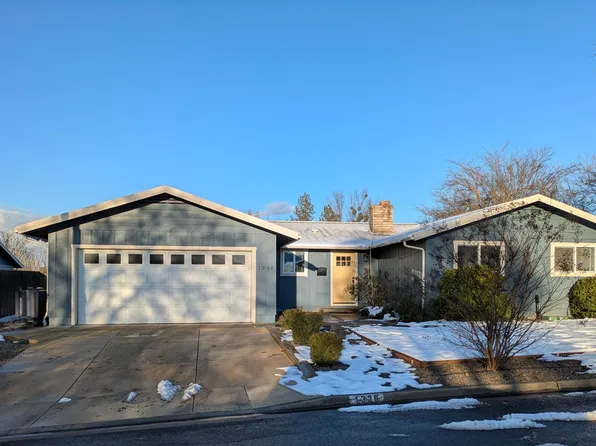 1330 Vista Dr, Central Pt, OR 97502