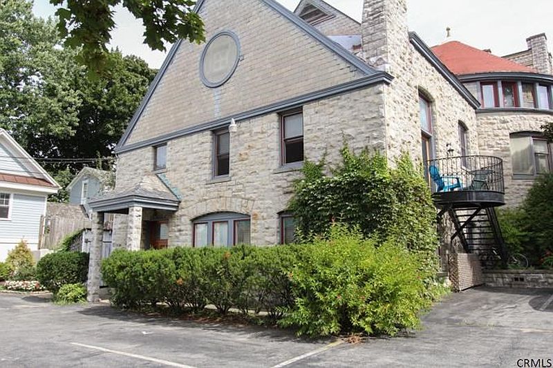 2nd image of 125 CIRCULAR Street