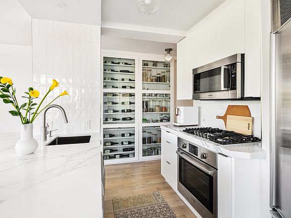 5th image of 295 Greenwich St APT 4G