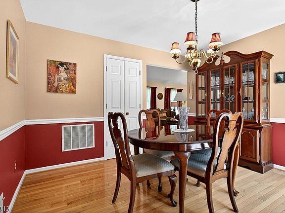 3rd image of 15 Hampton Ct