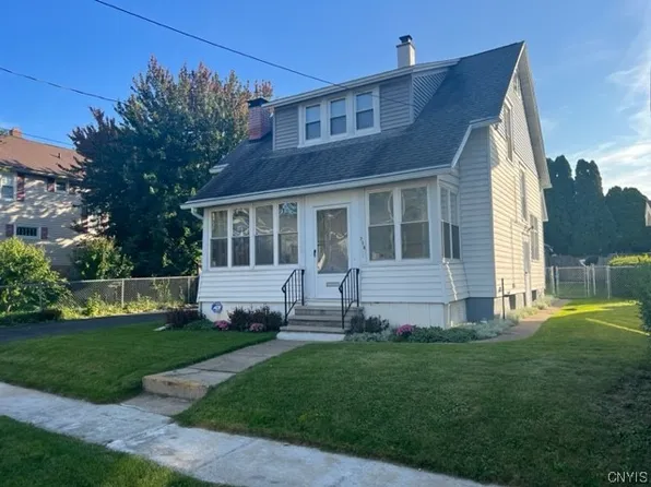 719 Darlington Rd, Syracuse, NY 13208