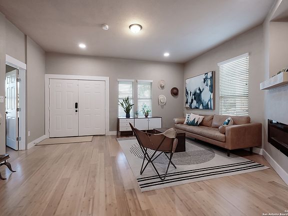 5th image of 801 W MULBERRY AVE