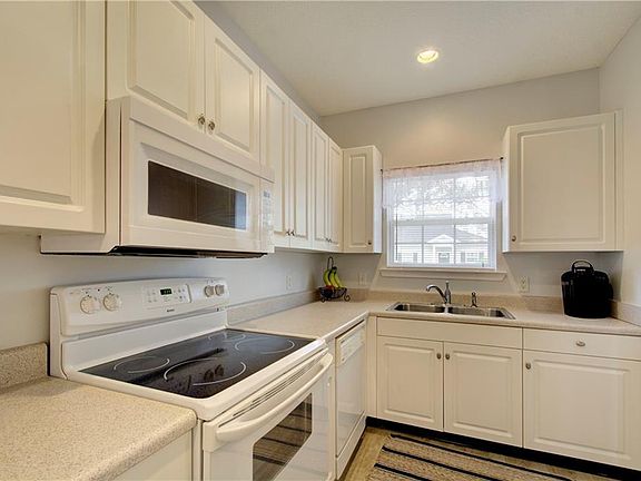5th image of 462 Moss Creek Ln