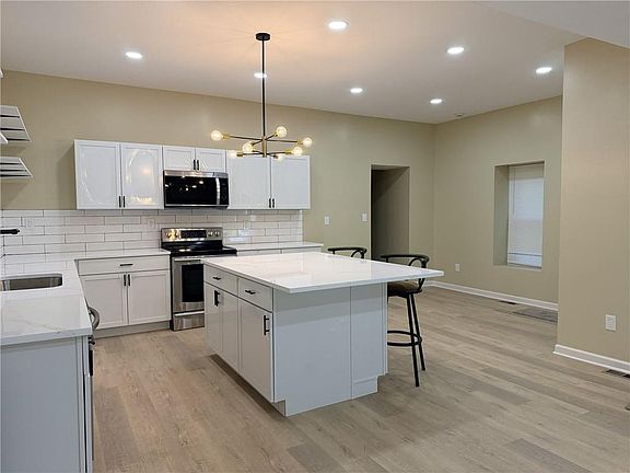 5th image of 2450 Olive St