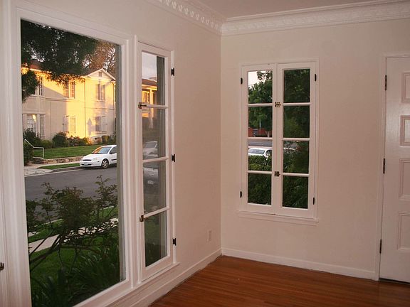 5th image of 935 Alandele Ave