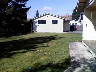 4th image of 840 21st St SE