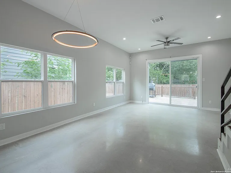 817 Potomac — Photo 14