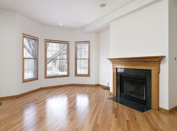 3rd image of 1655 W Wrightwood Ave