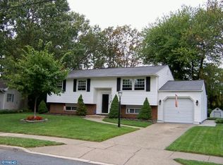 203 Hobart Dr, Laurel Springs, NJ 08021