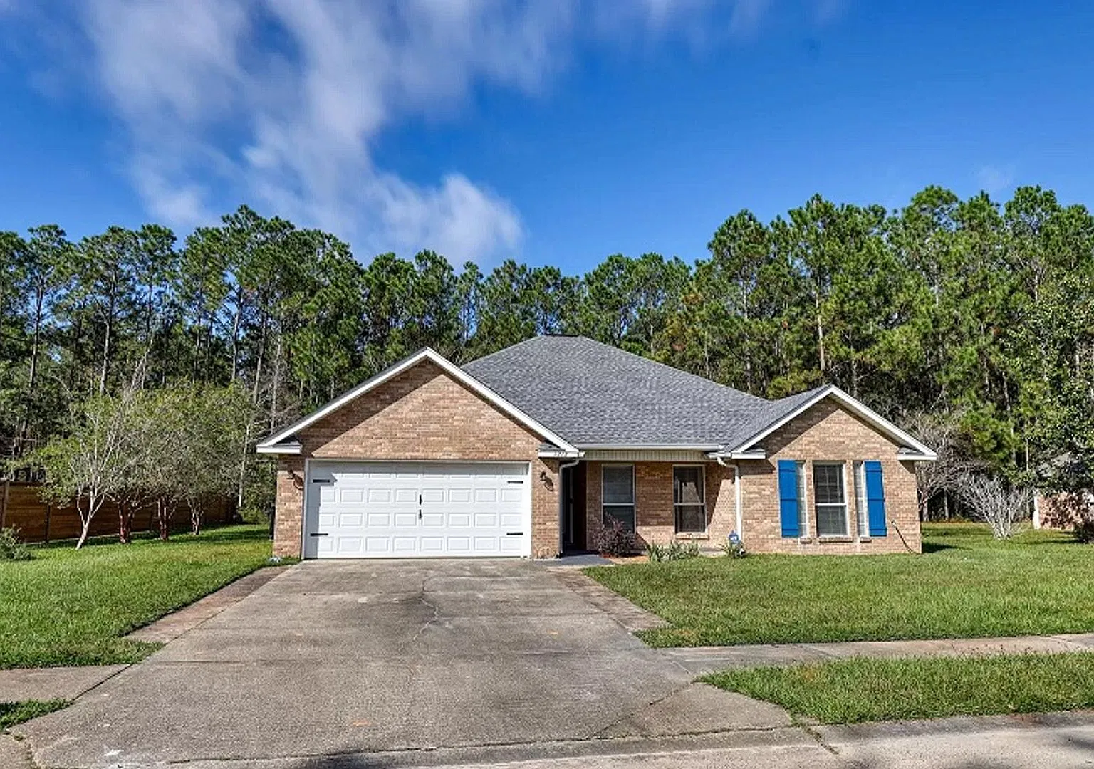 Large family home in the Magnolia Bayou Subdivision of Ocean Springs! — Photo 1
