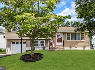 63 Valley View Rd, Trenton, NJ 08620