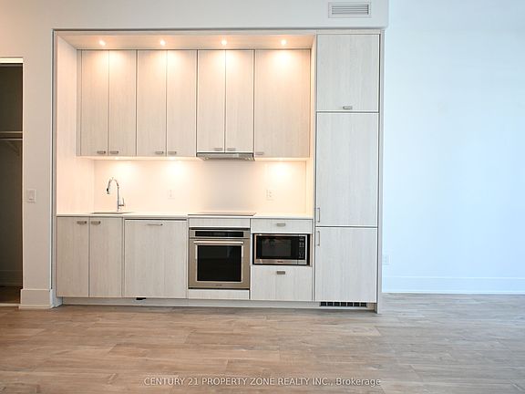 4th image of 480 Front St W #711