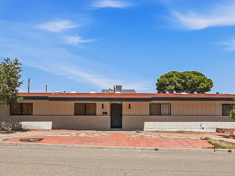 2801 Polk Ave — Photo 2