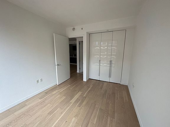 4th image of 540 W 49th St APT 504N