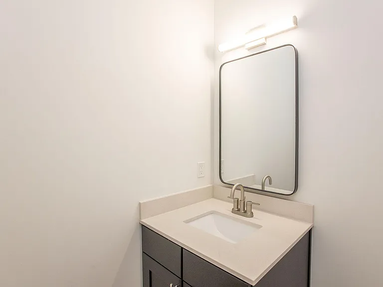 East Seventy Nine Apartments — Photo 42