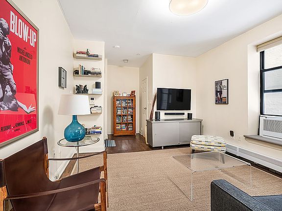 2nd image of 242 W 112th St APT 1B