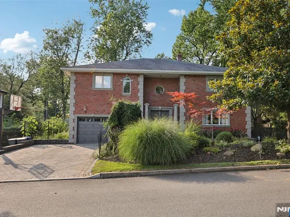11 New St, Cresskill, NJ 07626