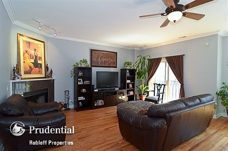 2nd image of 3721 N Milwaukee Ave Unit 4