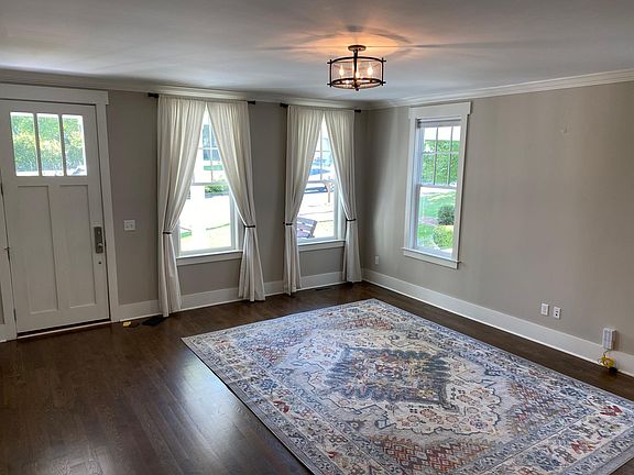 3rd image of 419 Theresa Ave