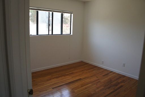 5th image of 613 Sunset Dr