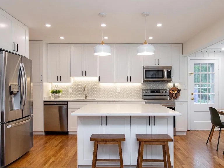 Kitchen (renovated 2022)