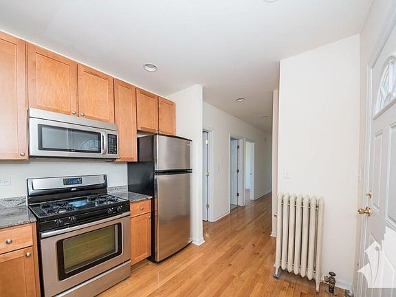 3rd image of 4552 N Wolcott Ave