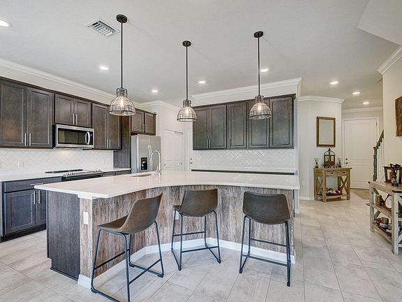 3rd image of 8274 Cadre Noir Rd