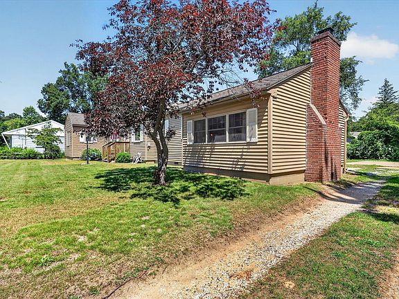 4th image of 236 McConnell Ave
