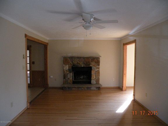 3rd image of 128 Louise Ln