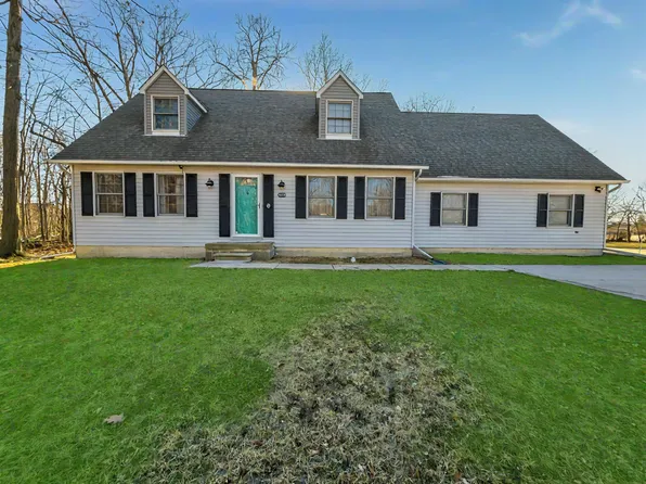 9205 Lake Rd, Grosse Ile, MI 48138